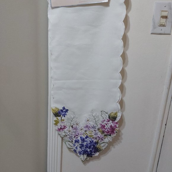 Spring Time Designer Tabletop Fashion Table Runner 14x72 Spr Hydrangea - Picture 1 of 11